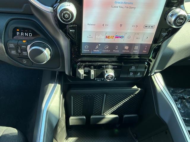 New 2026 RAM 1500 4x4 Crew Cab image 19