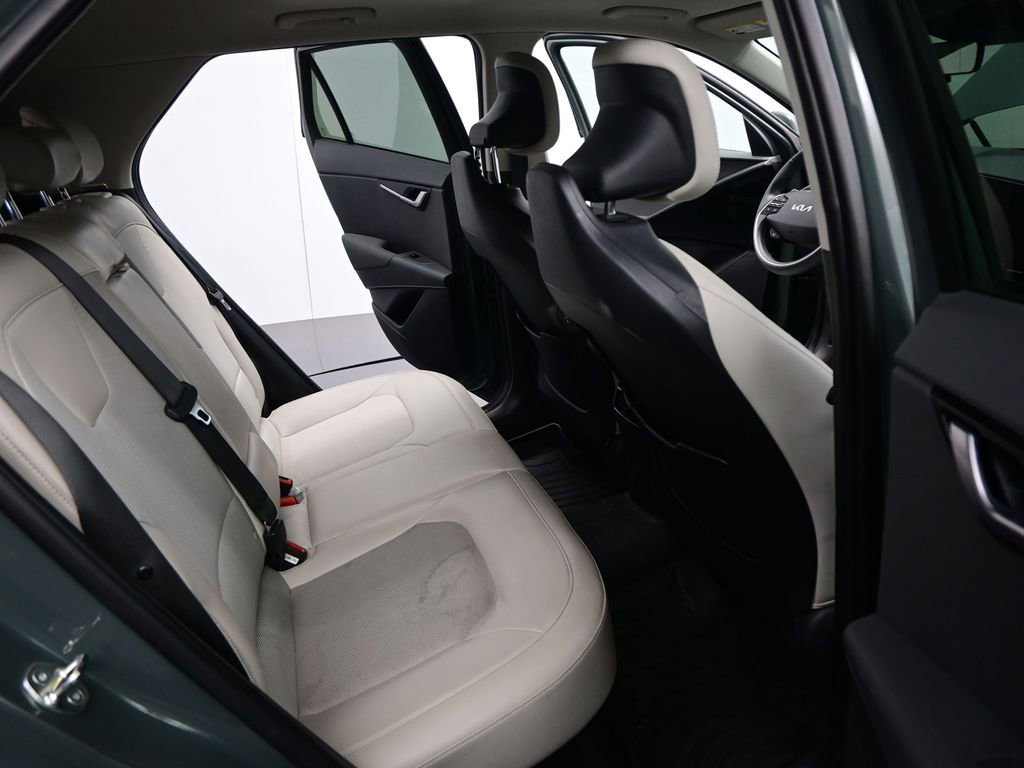 Used 2023 Kia Niro EX Touring image 23