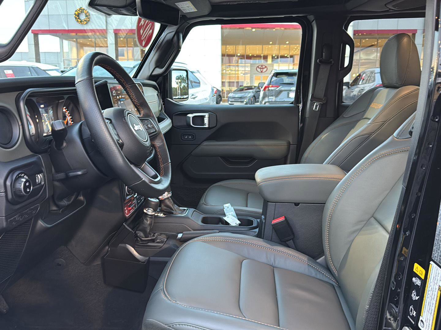 Used 2024 Jeep Gladiator Mojave w/ Technology Group image 8
