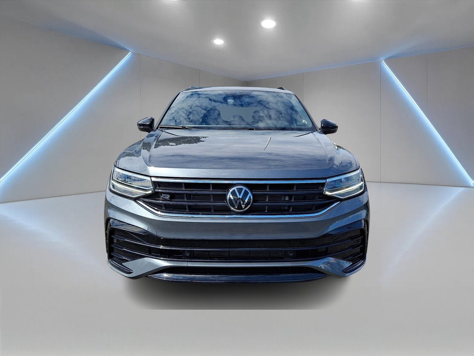 Certified 2024 Volkswagen Tiguan SE R-Line AWD/4WD image 2