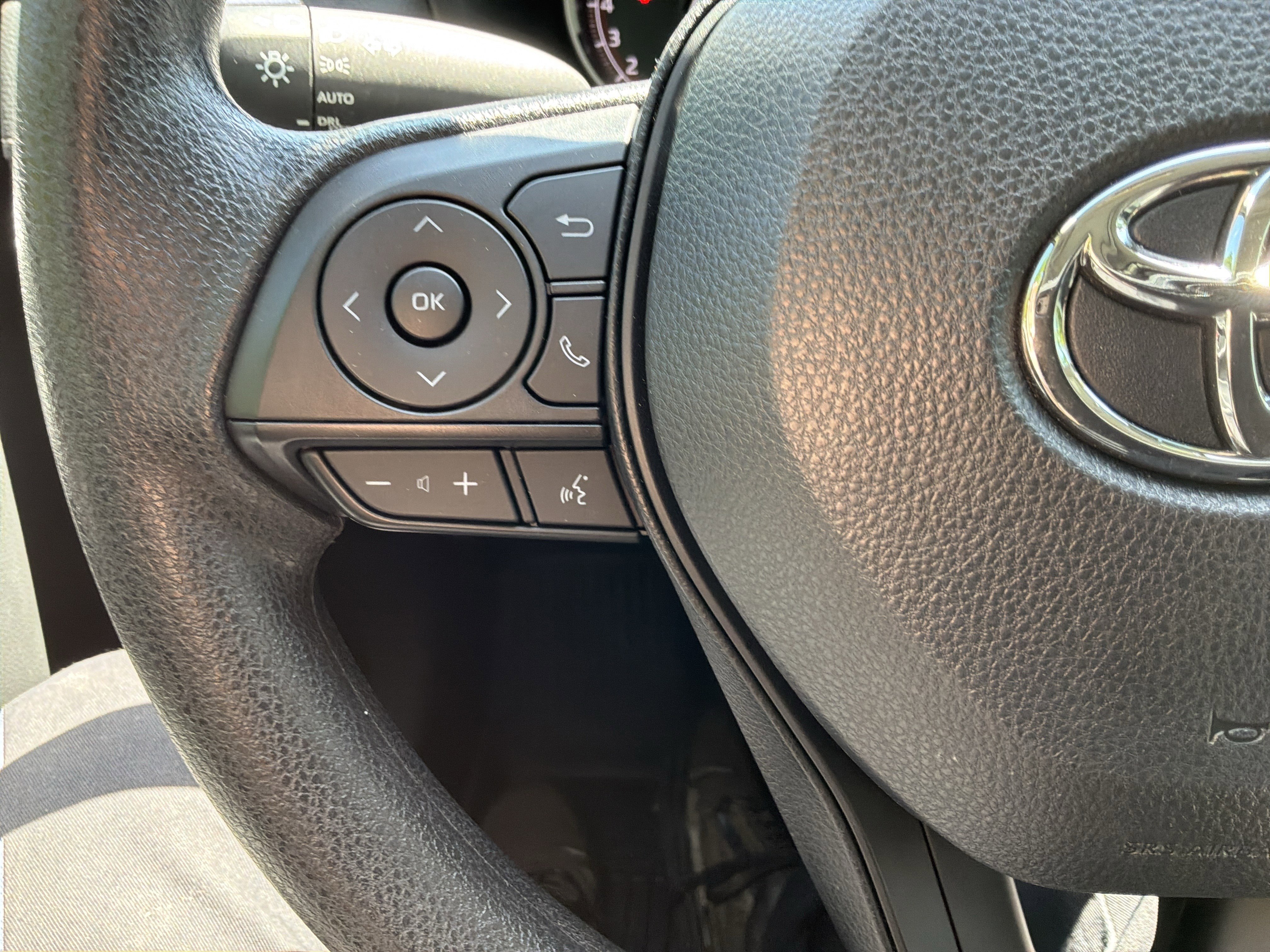 Used 2025 Toyota RAV4 XLE w/ Convenience Package FWD image 19