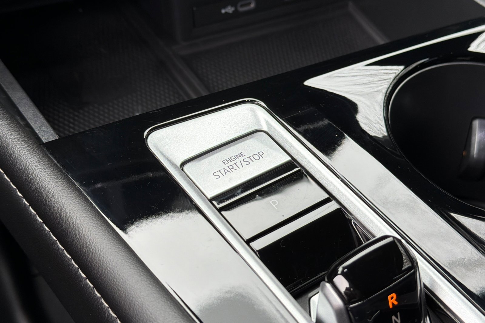 Used 2024 Volkswagen Atlas Cross Sport SE image 22