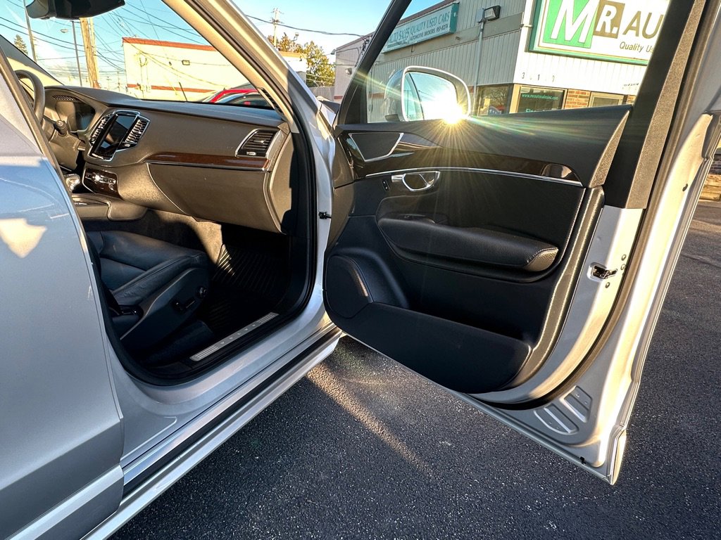 Used 2016 Volvo XC90 T6 Momentum w/ Momentum Plus Package image 23