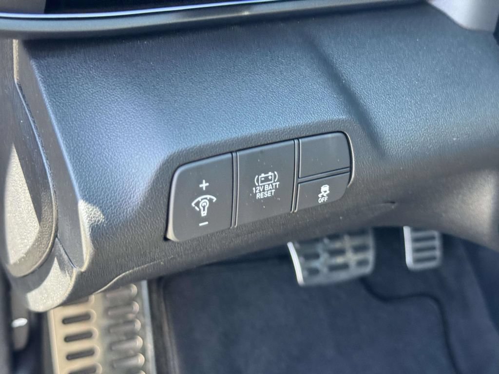 Used 2025 Hyundai Elantra SEL FWD image 16