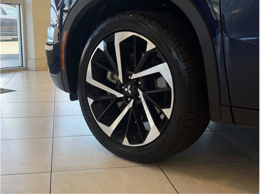 Used 2024 Mitsubishi Outlander FWD image 9
