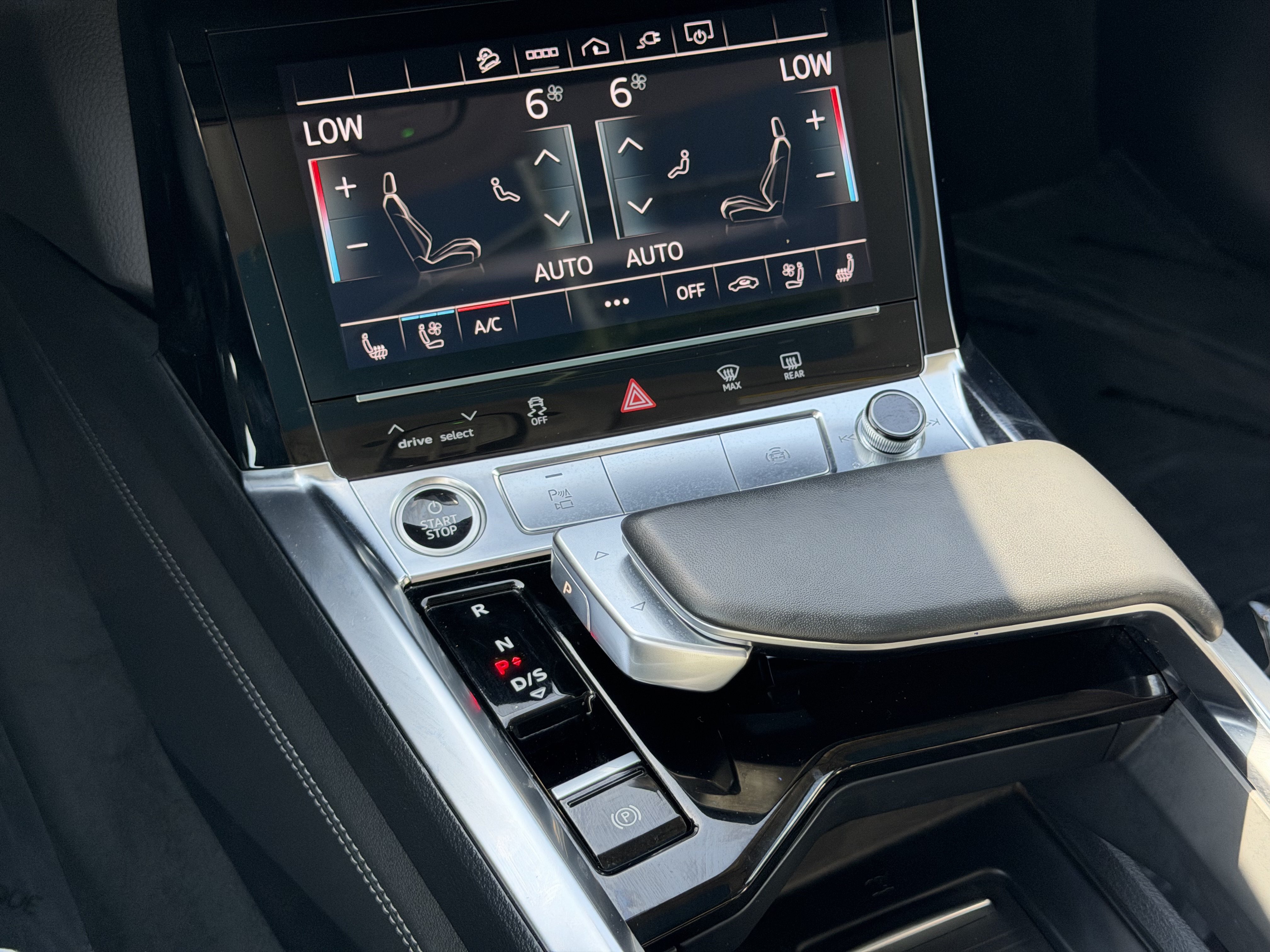 Used 2021 Audi e-tron Premium Plus w/ Premium Plus Package AWD/4WD image 21