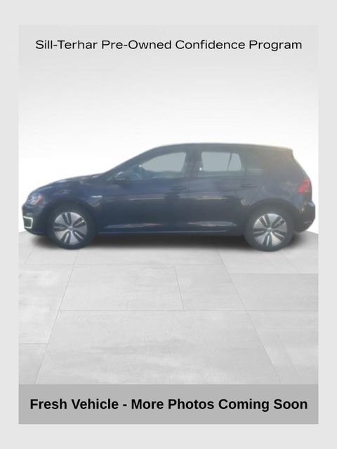 Used 2016 Volkswagen e-Golf SE w/ DC Fast Charging Package image 1