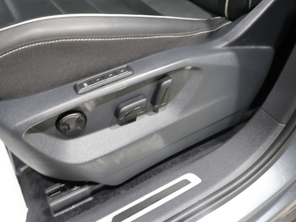 Used 2024 Volkswagen Tiguan SEL R-Line AWD/4WD image 10