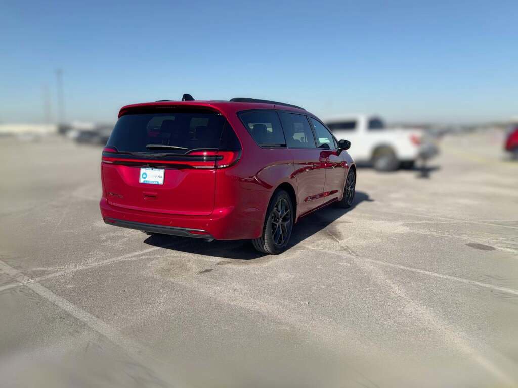 New 2026 Chrysler Pacifica Select w/ S Appearance Package image 11