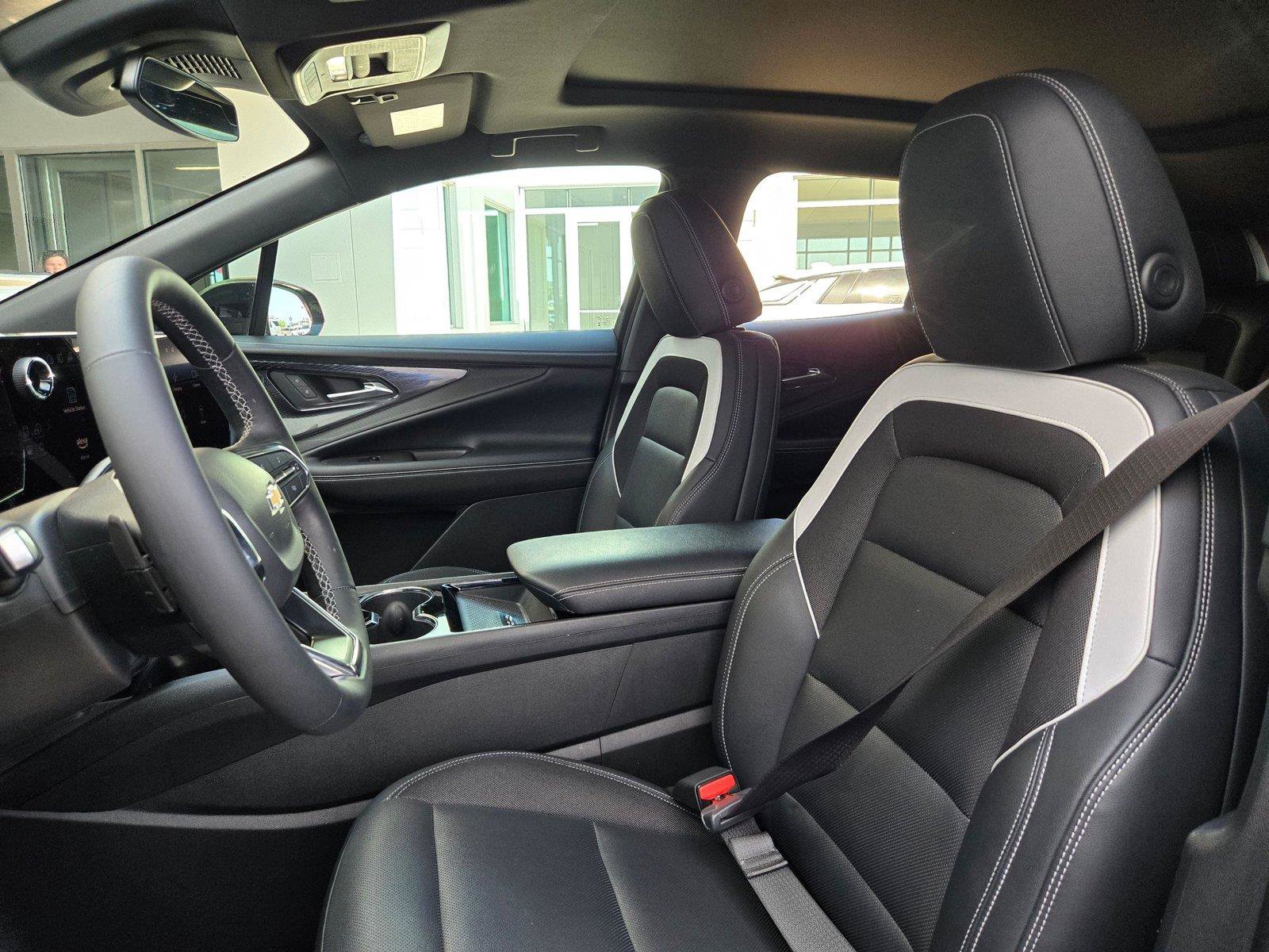 Used 2024 Chevrolet Blazer EV LT AWD/4WD image 27