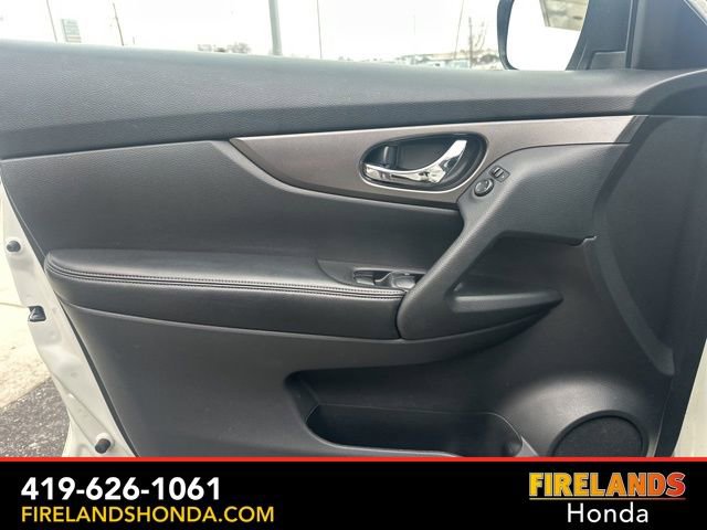 Used 2015 Nissan Rogue SV image 21