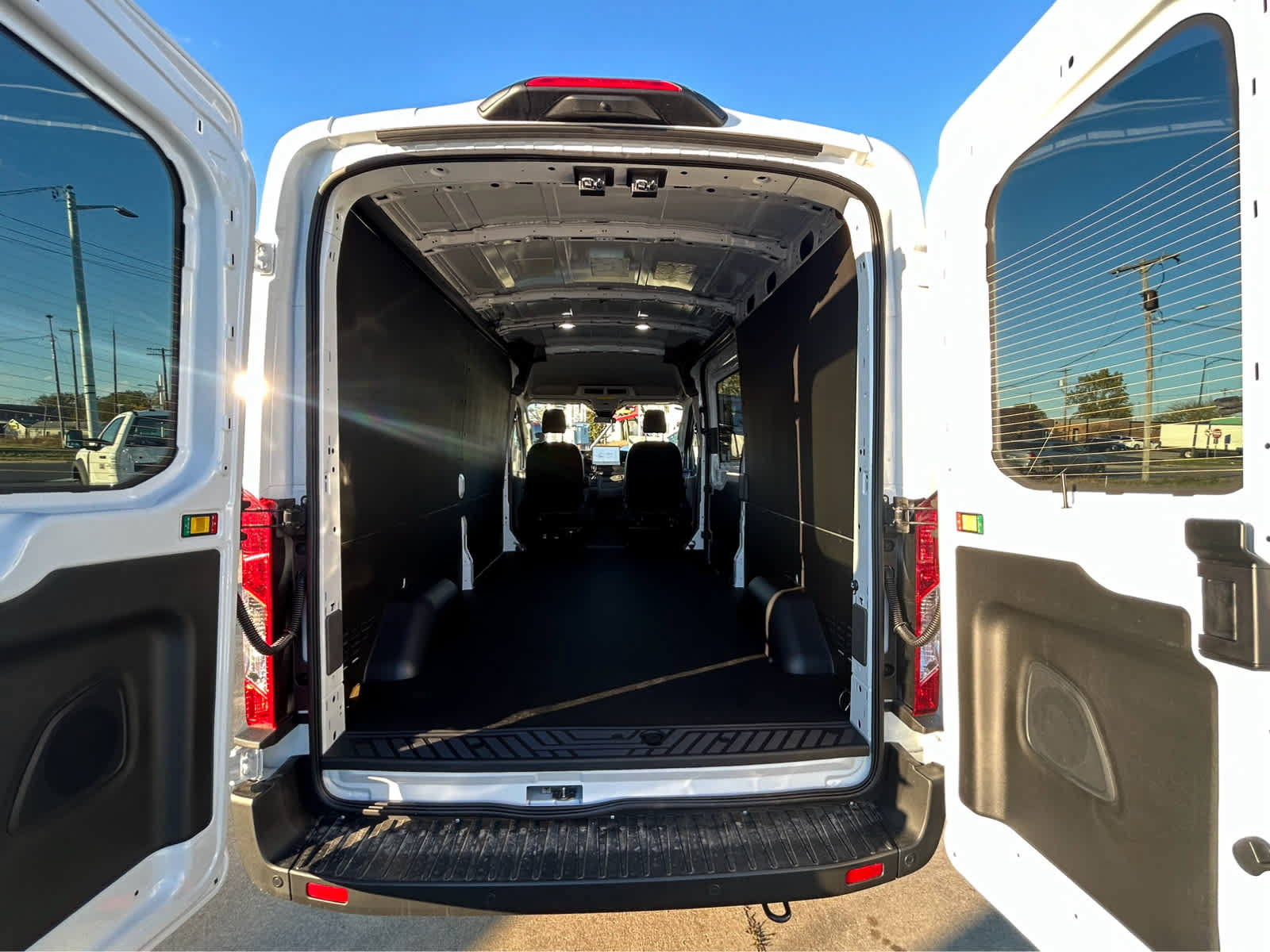 New 2026 Ford Transit 250 148 Medium Roof w/ Load Area Protection Package RWD image 7