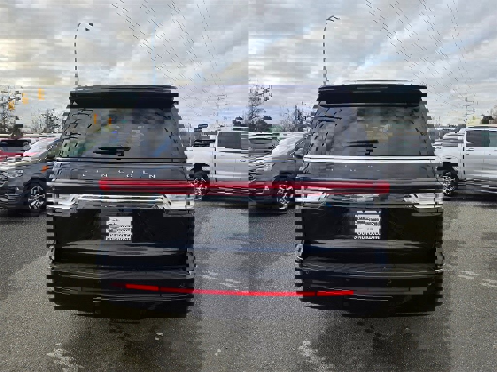 Used 2024 Lincoln Navigator L Premiere image 6