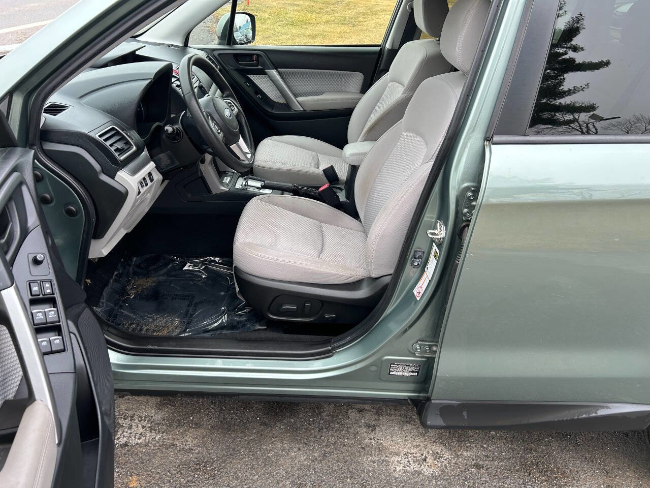 Used 2017 Subaru Forester 2.5i Premium image 10