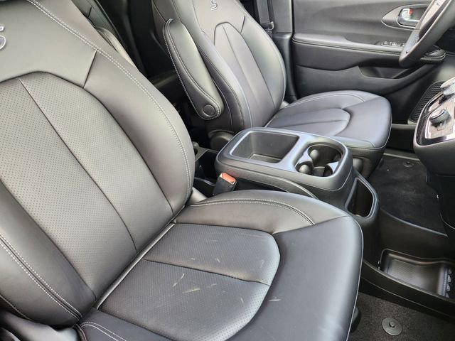 New 2026 Chrysler Pacifica Select AWD/4WD image 10