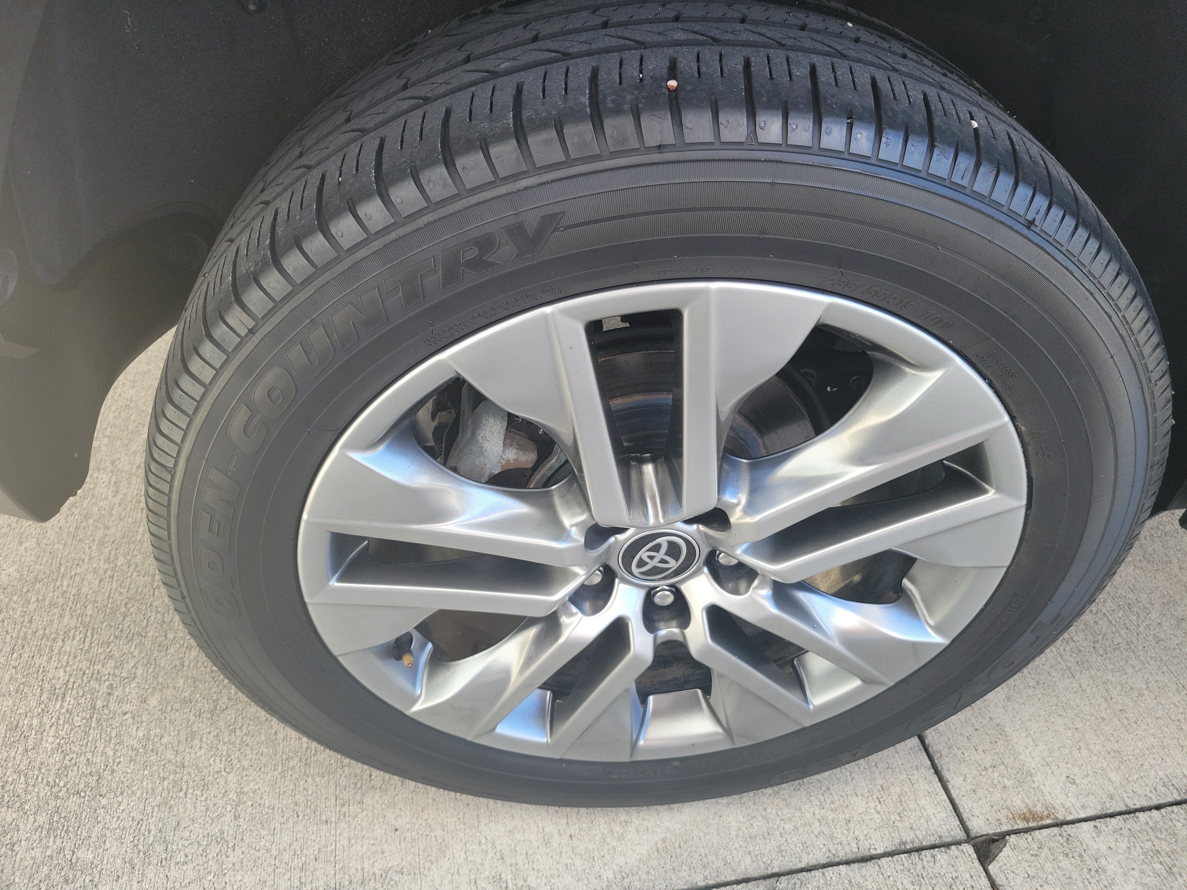 Used 2023 Toyota RAV4 XLE Premium FWD image 8