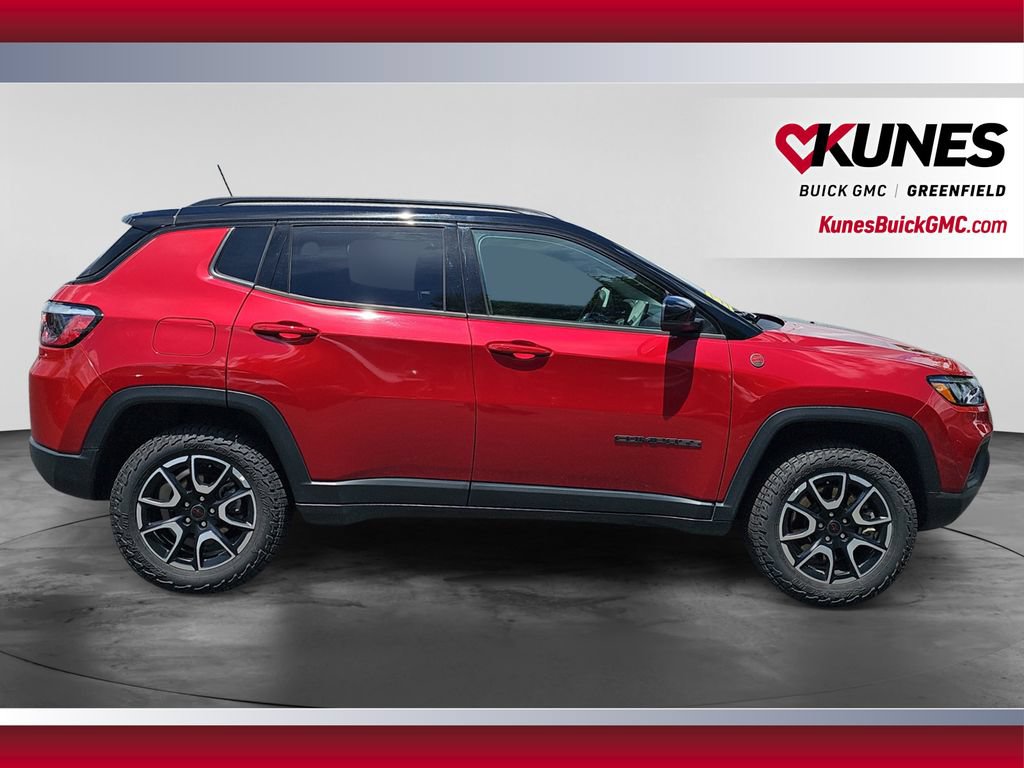 Used 2025 Jeep Compass Trailhawk AWD/4WD image 12