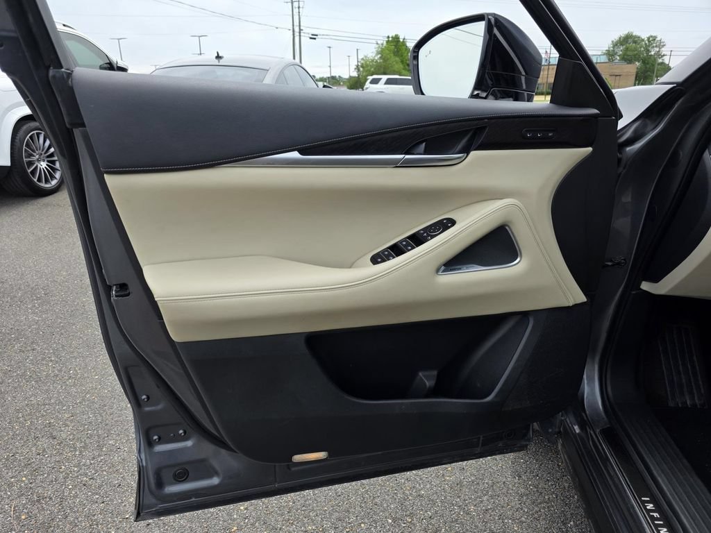 Used 2023 INFINITI QX60 Sensory w/ Vision Package AWD/4WD image 12