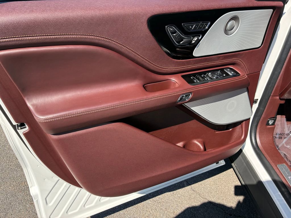 Used 2023 Lincoln Aviator Black Label w/ Dynamic Handling Package image 11