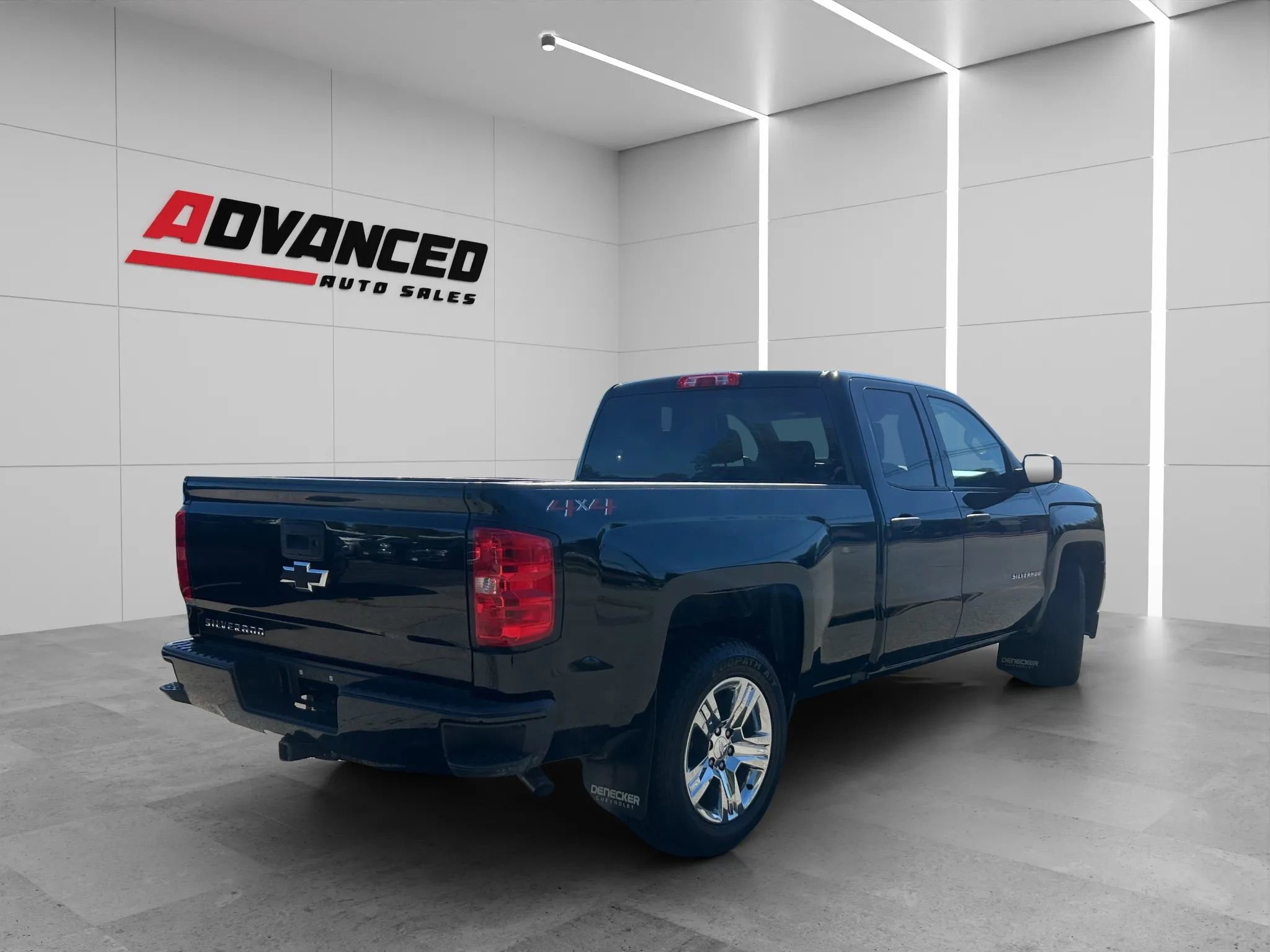 Used 2018 Chevrolet Silverado 1500 Custom w/ Trailering Package AWD/4WD image 6