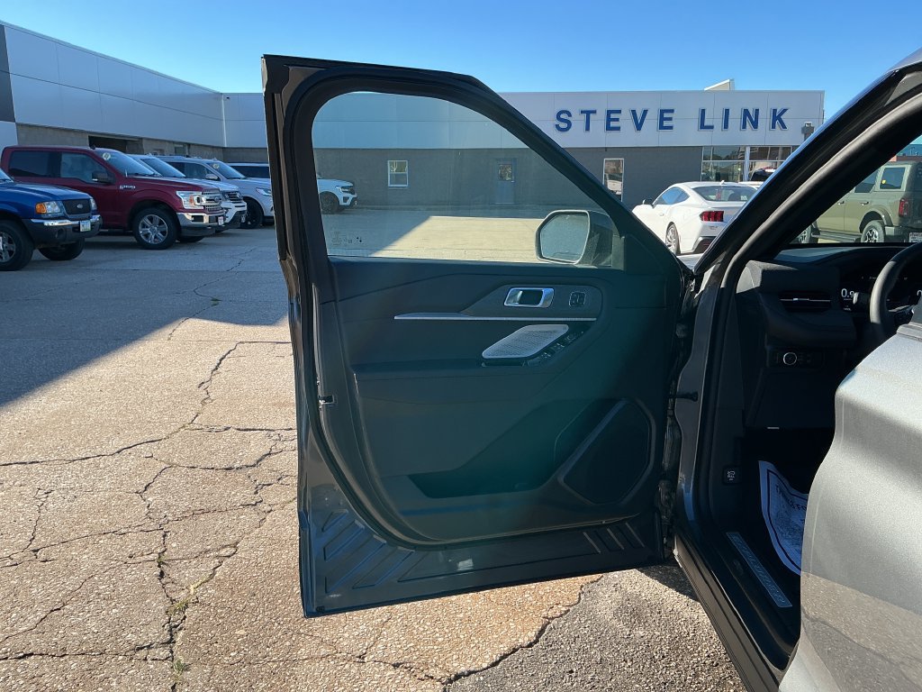 New 2026 Ford Explorer Platinum AWD/4WD image 9