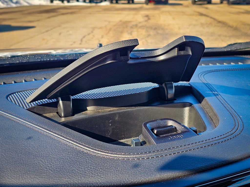 Used 2020 Jeep Cherokee Limited image 22