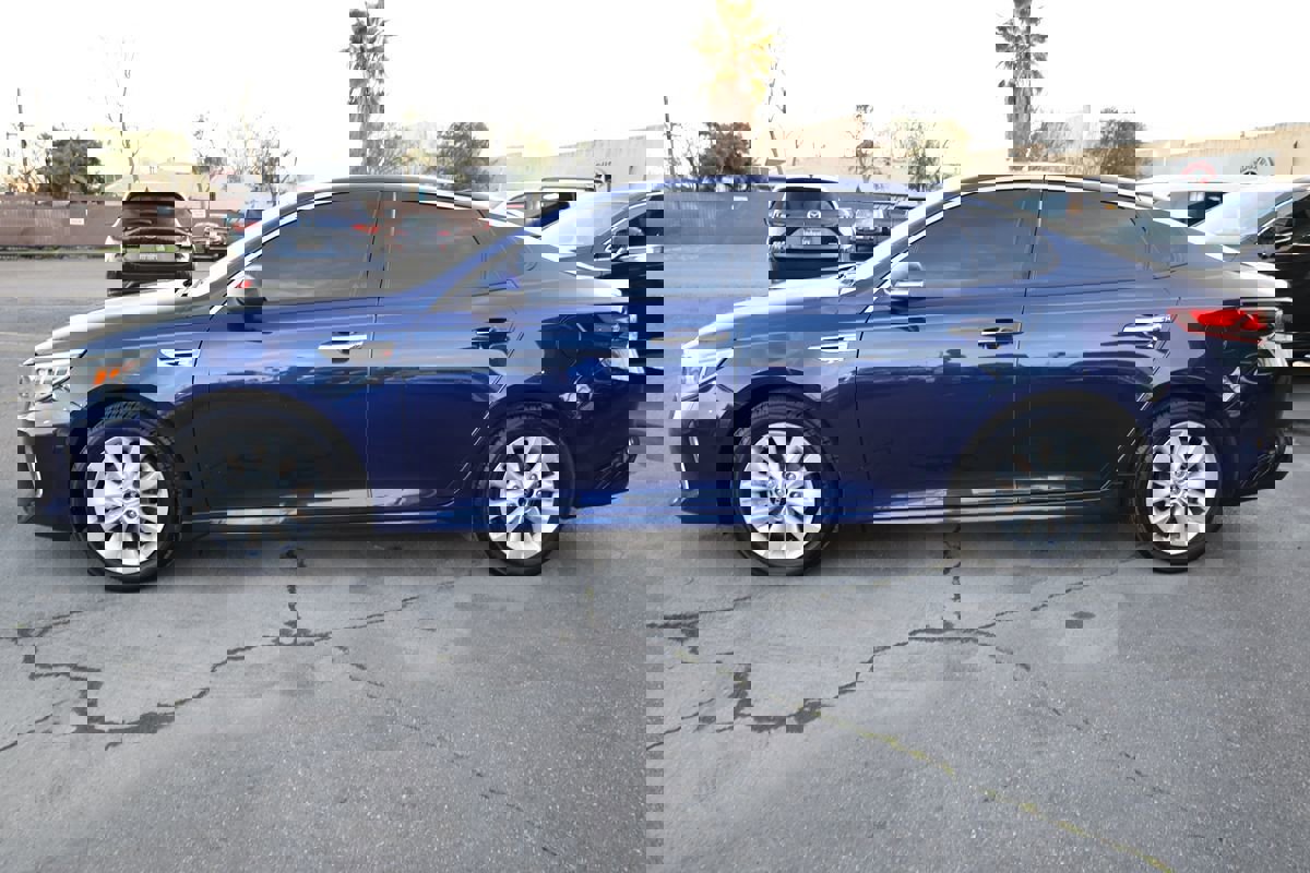 Used 2018 Kia Optima S w/ Panoramic Sunroof Package image 7