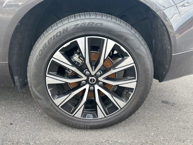 Certified 2025 Volvo XC60 B5 Plus w/ Climate Package image 9