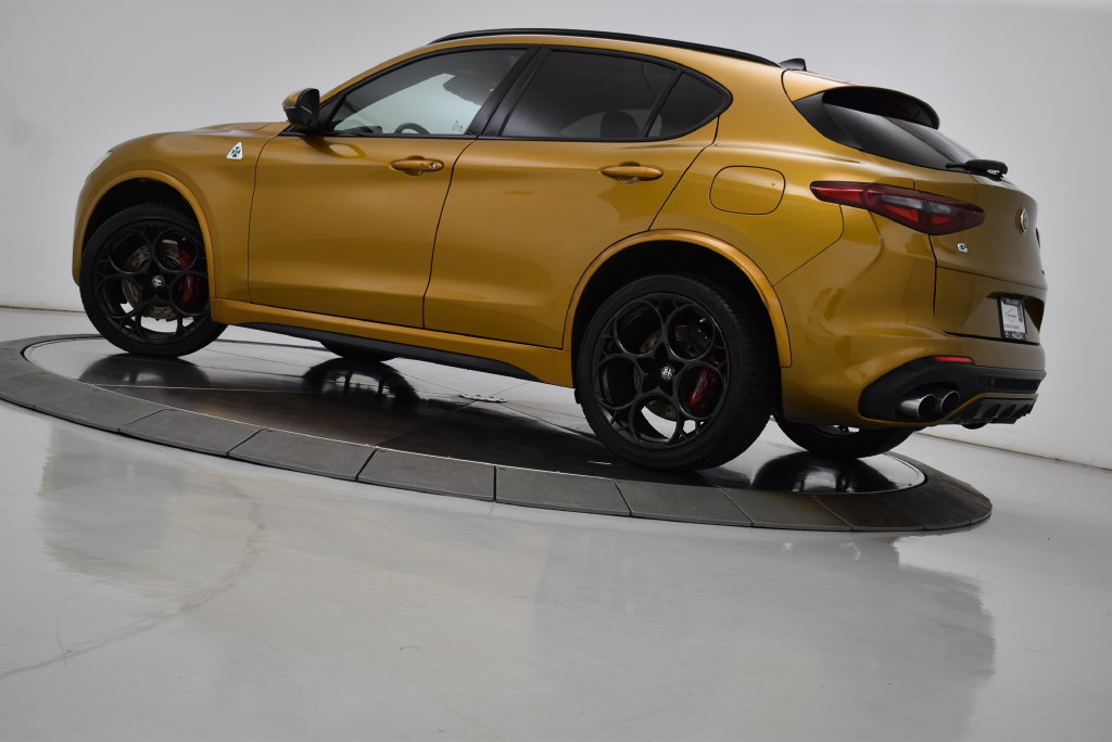 Used 2022 Alfa Romeo Stelvio Quadrifoglio w/ Active Assist Plus Package AWD/4WD image 10