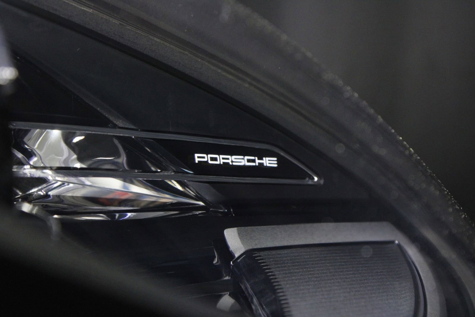 Certified 2025 Porsche Macan S AWD/4WD image 32