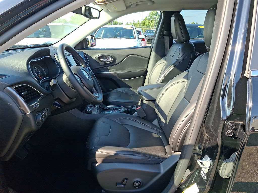 Used 2021 Jeep Cherokee Latitude Lux w/ Comfort/Convenience Group AWD/4WD image 13
