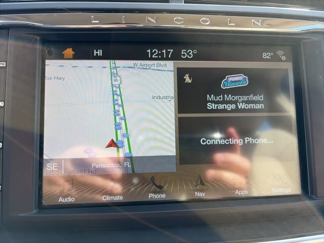 Used 2017 Lincoln Continental Select image 16