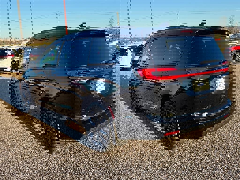 New 2026 Chrysler Pacifica Select w/ S Appearance Package image 4