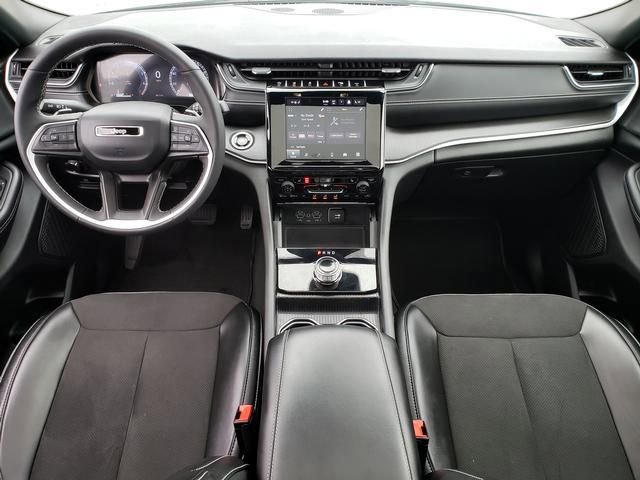 Used 2024 Jeep Grand Cherokee Altitude image 18