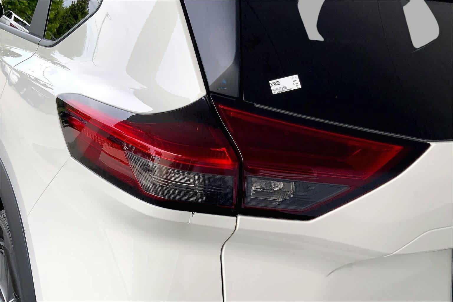 Used 2024 Nissan Rogue S AWD/4WD image 28