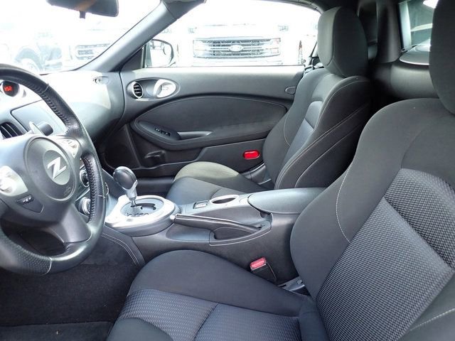 Used 2010 Nissan 370Z Roadster RWD image 11