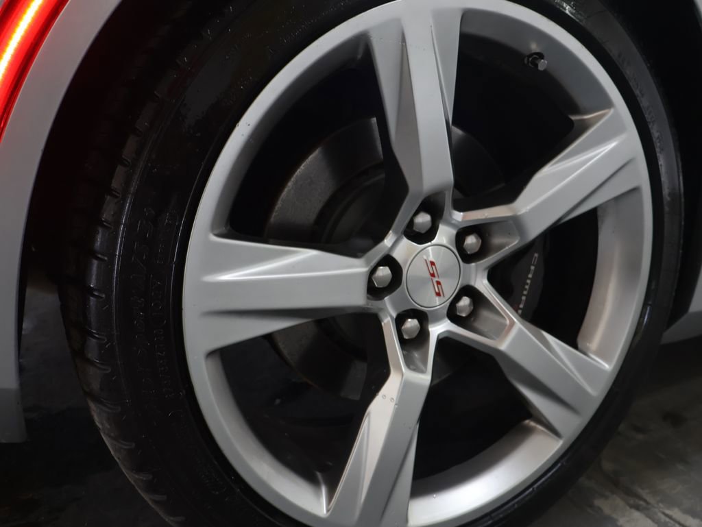 Used 2016 Chevrolet Camaro SS image 30