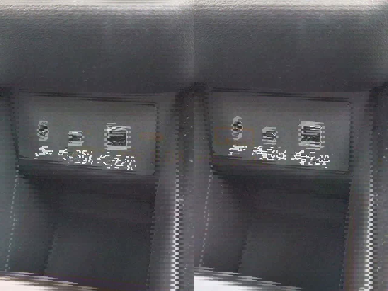 Used 2023 Subaru Outback Premium image 31