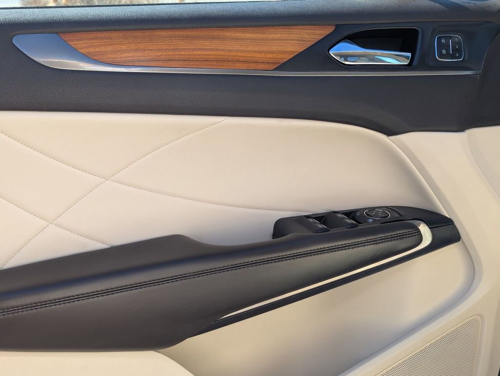 Used 2016 Lincoln MKC Reserve image 12