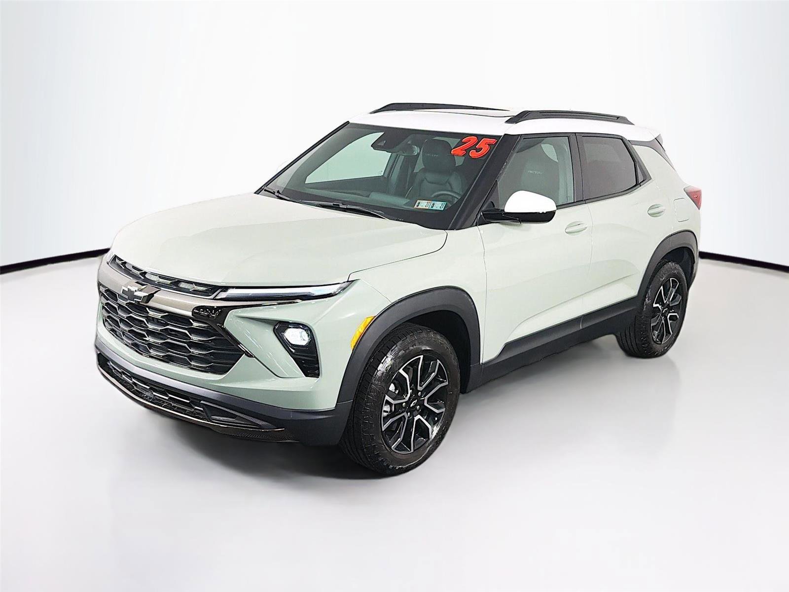 Used 2025 Chevrolet TrailBlazer ACTIV w/ Convenience Package image 3