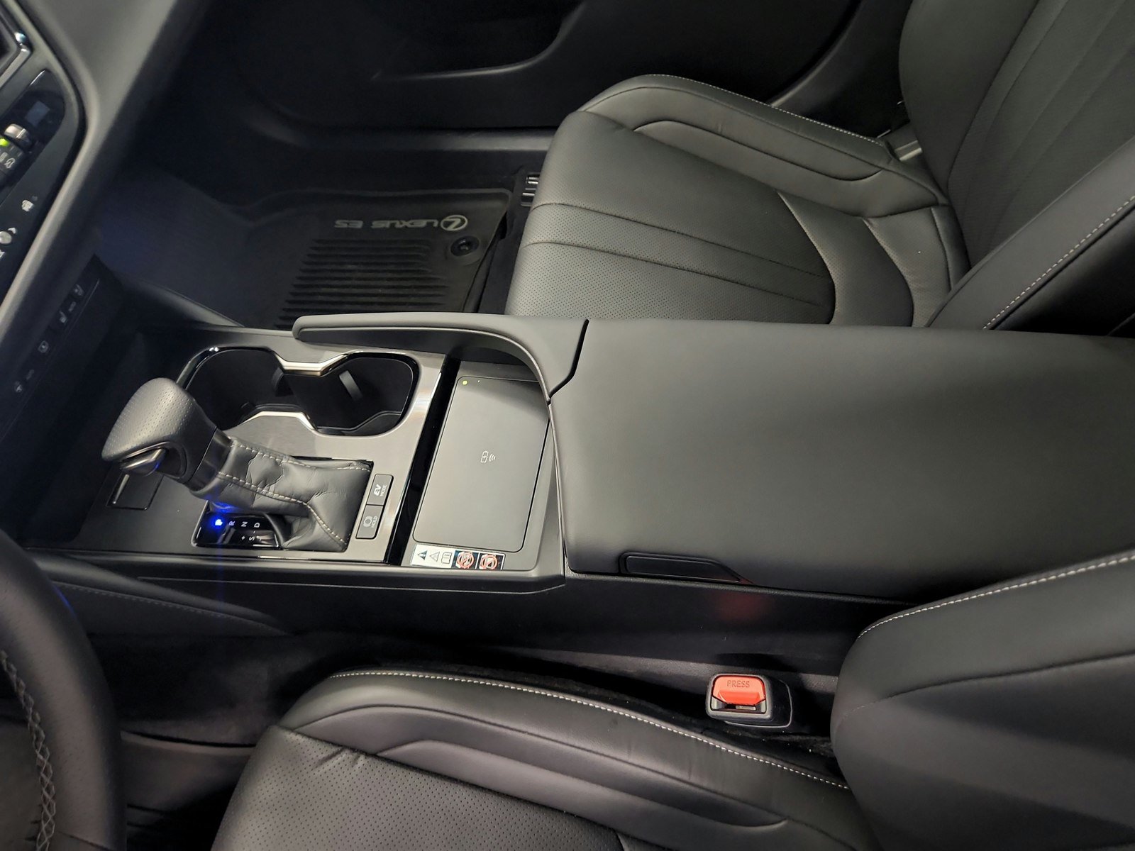 Used 2024 Lexus ES 300h F Sport w/ Accessory Package (Z2) FWD image 22