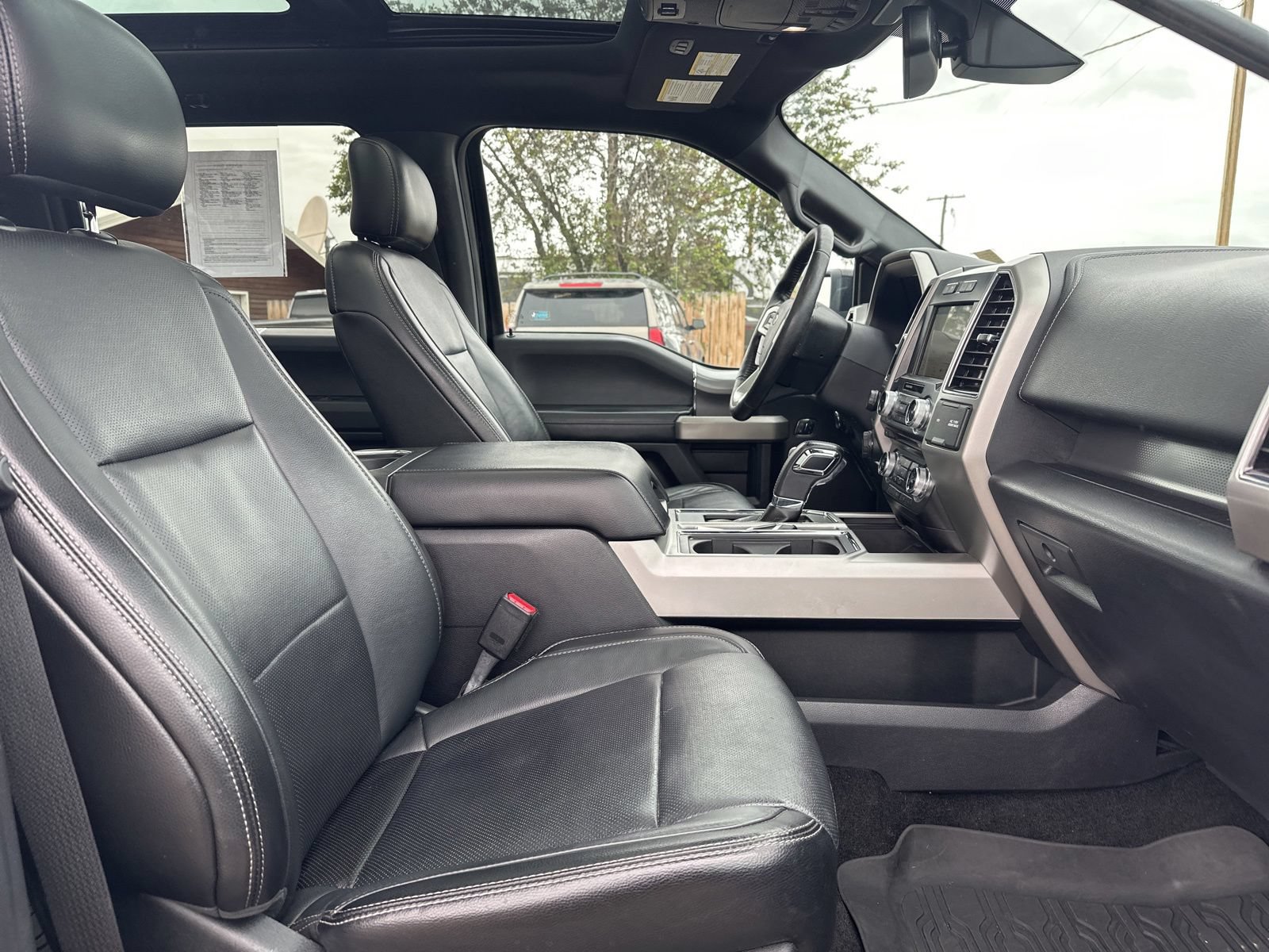 Used 2017 Ford F150 Lariat w/ Equipment Group 502A Luxury AWD/4WD image 35