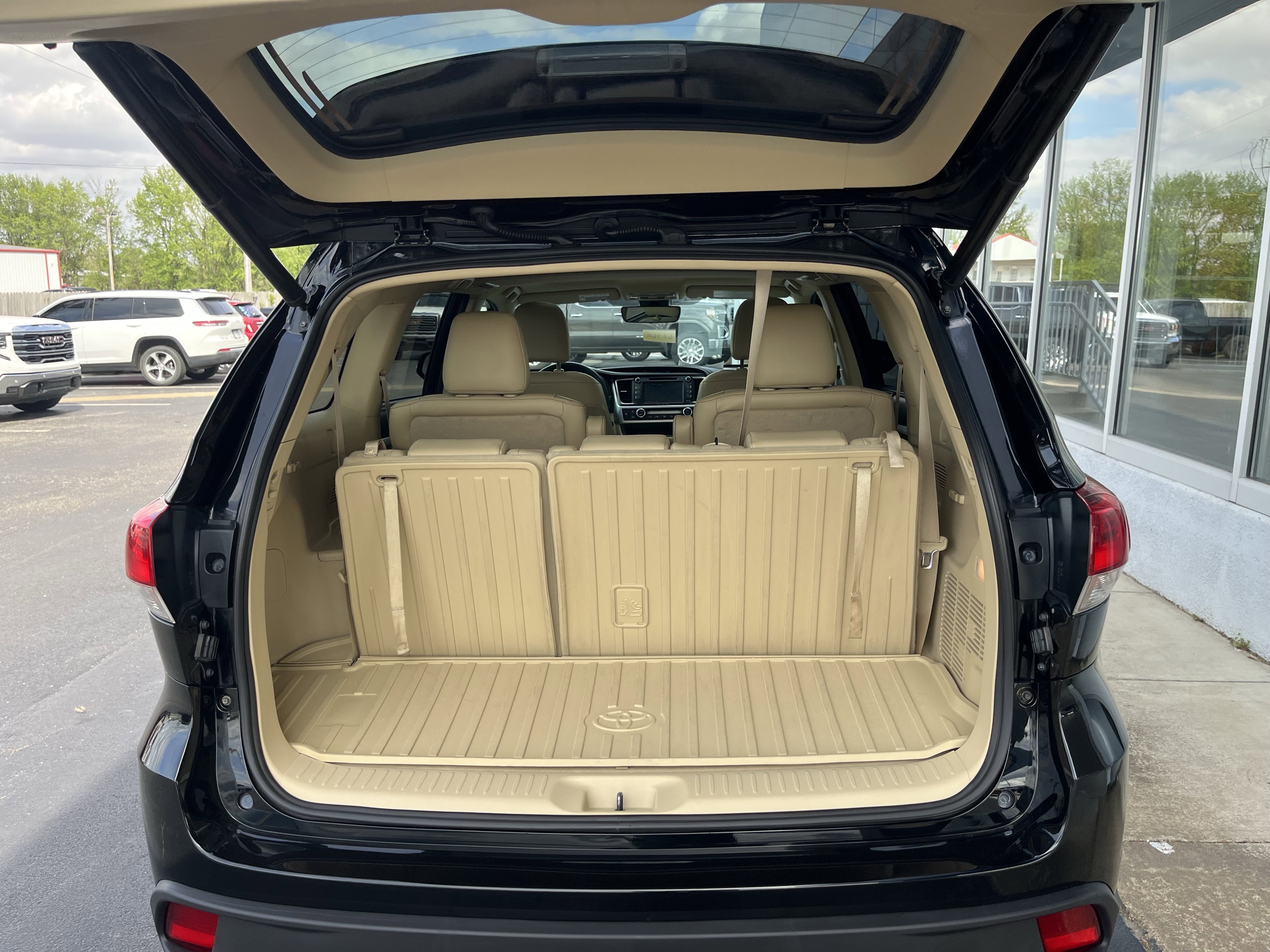 Used 2019 Toyota Highlander XLE FWD image 9