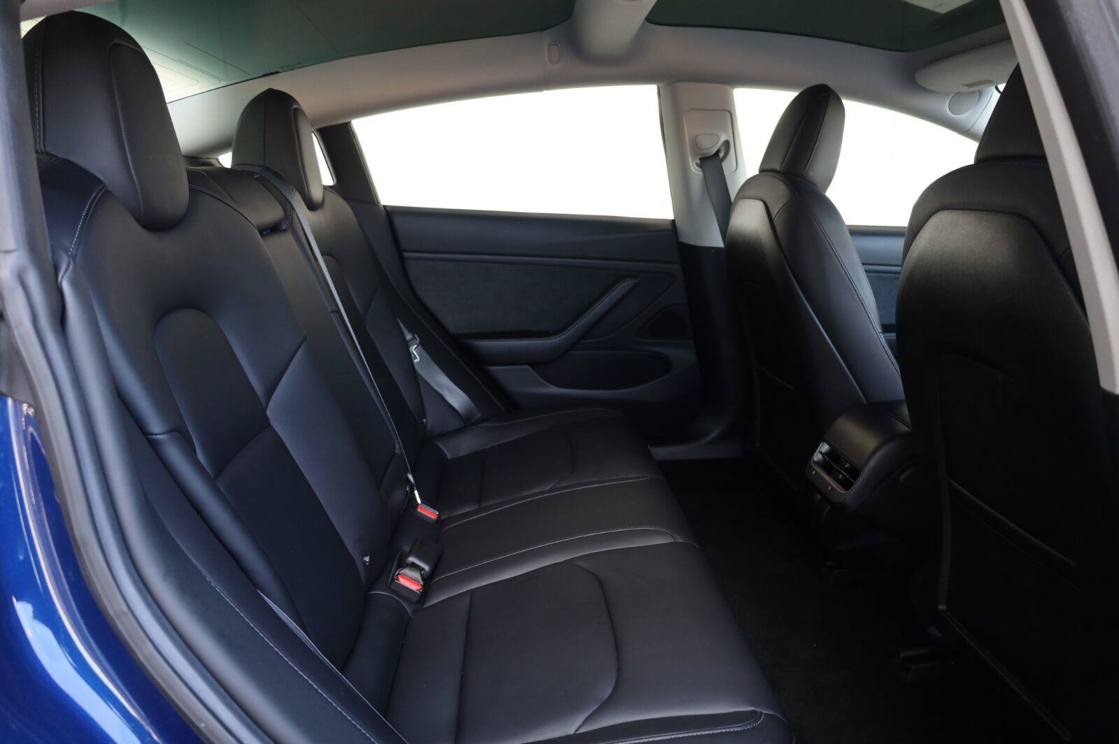 Used 2018 Tesla Model 3 Long Range RWD image 23