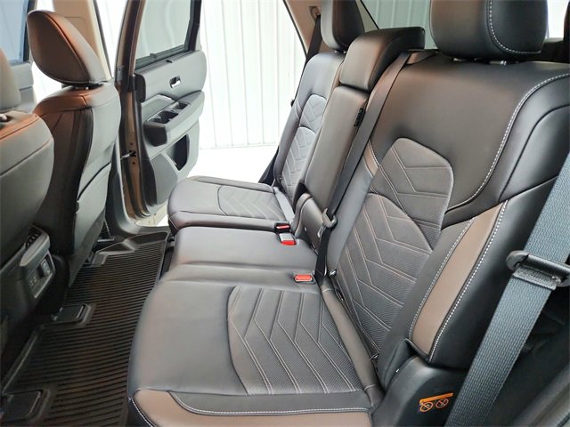 Used 2024 Nissan Pathfinder Platinum w/ Cargo Package image 35