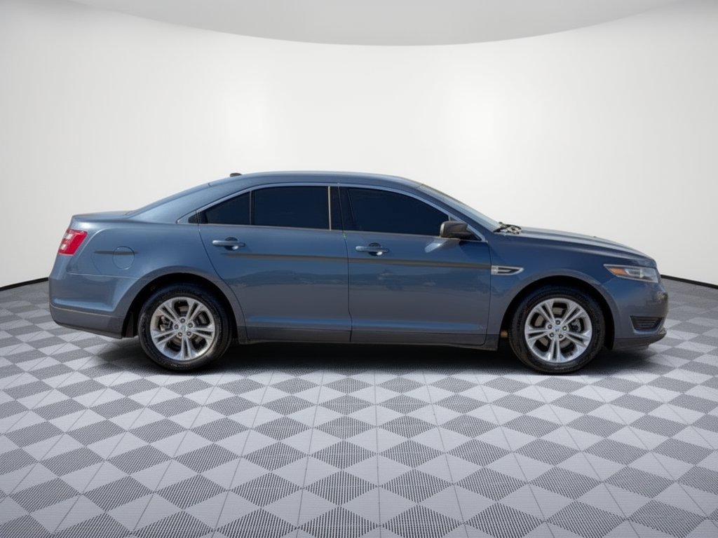 Used 2018 Ford Taurus SE FWD image 8