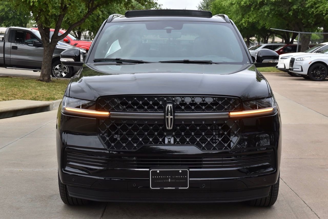 New 2026 Lincoln Navigator Reserve w/ Jet Appearance Package image 9