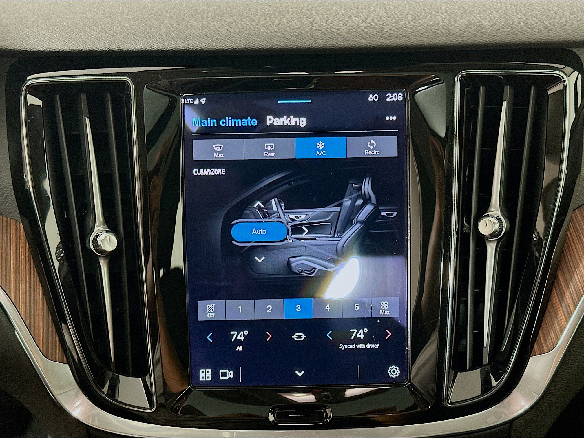 Used 2024 Volvo S60 B5 Plus image 23