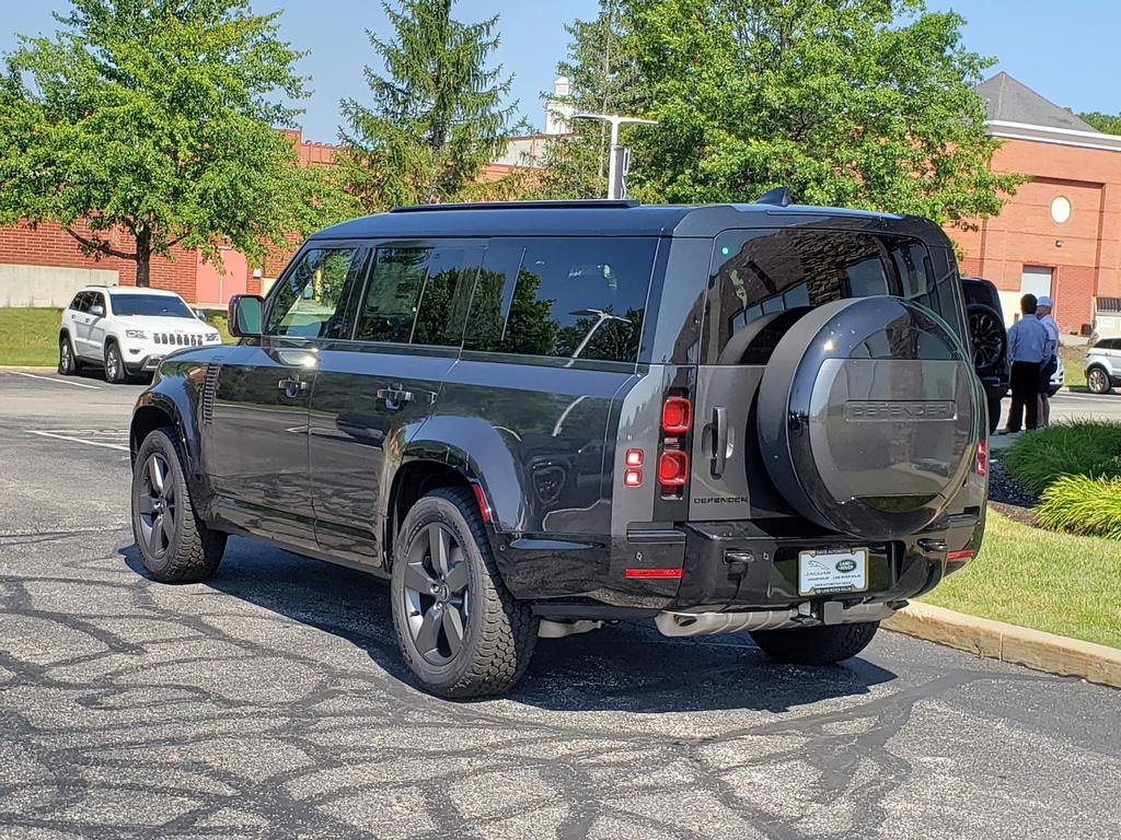 New 2025 Land Rover Defender 130 X-Dynamic SE image 7