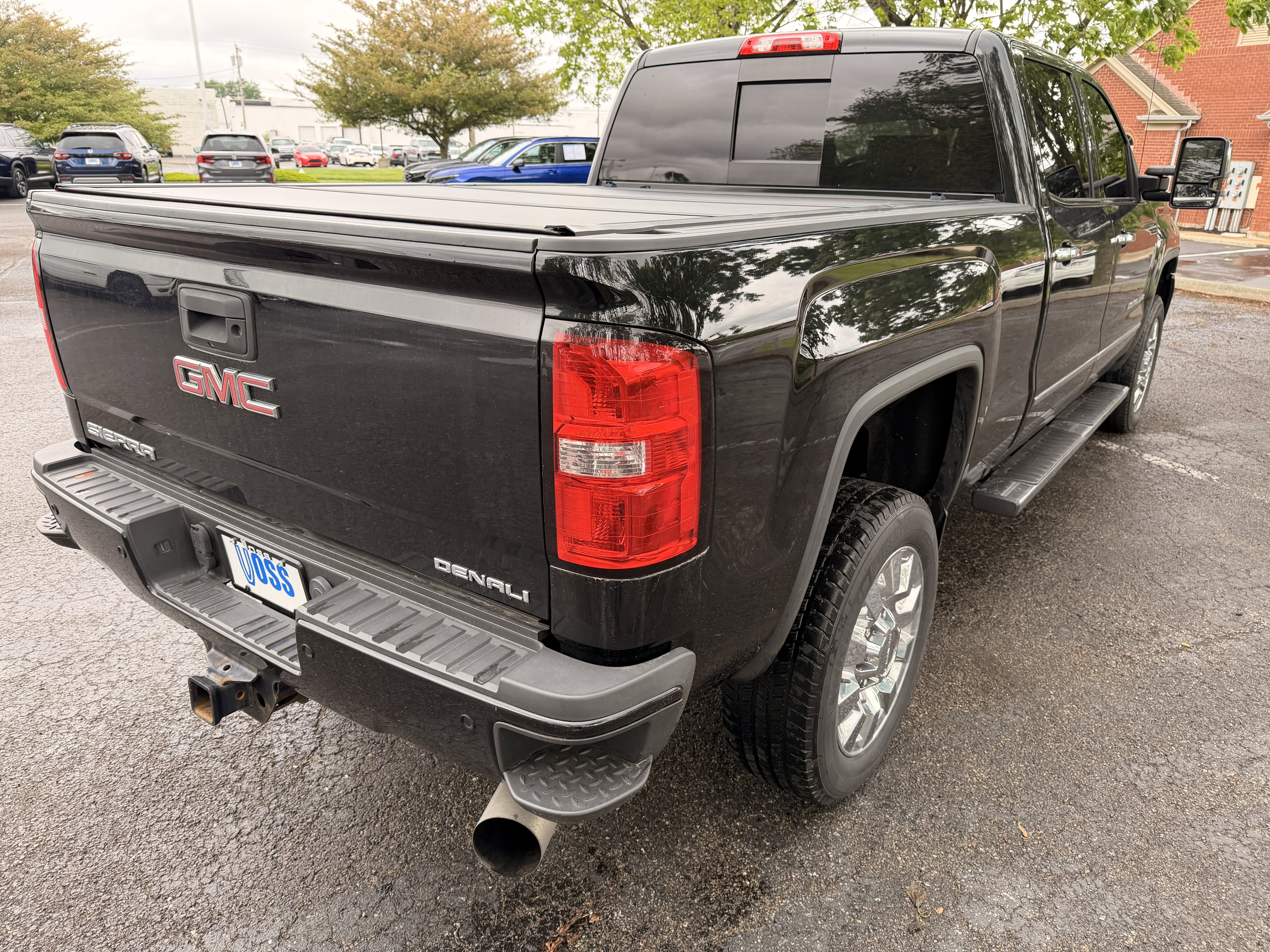 Used 2017 GMC Sierra 2500 Denali w/ Duramax Plus Package AWD/4WD image 3